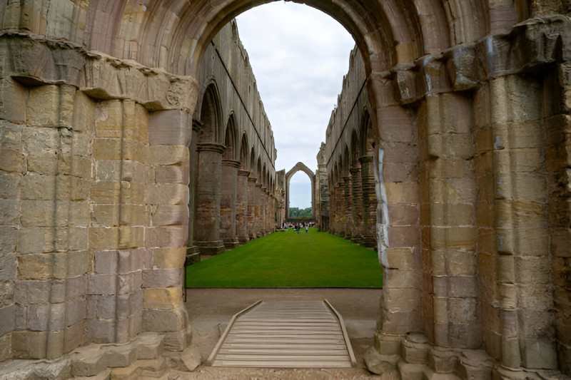 Symmetry of ruined Fountains Abbey