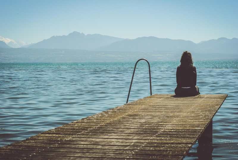 woman-seat-alone-lake